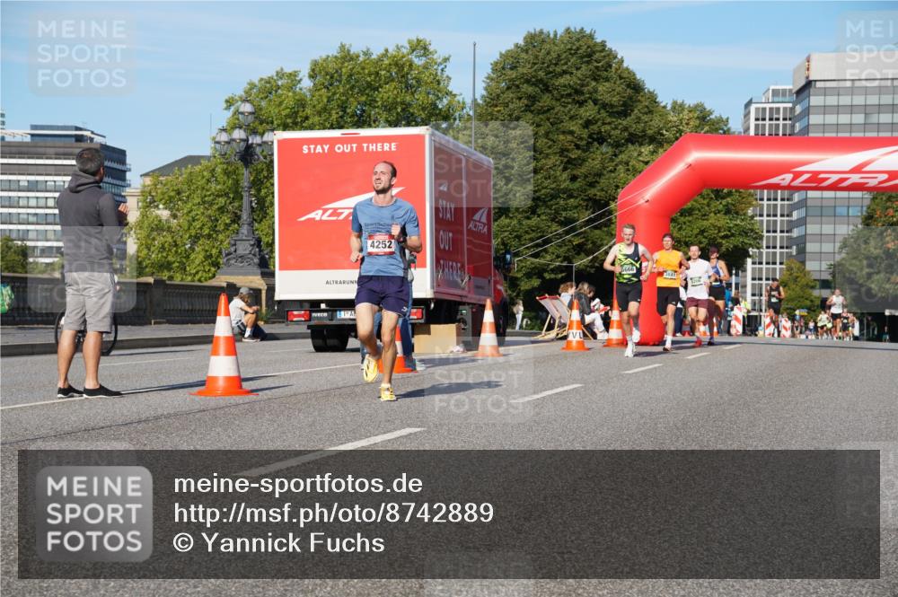 07.09.2025 - BARMER Alsterlauf Yannick Fuchs http://msf.ph/oto/8742889 07.09.2025 09:28:52 Laufen 4252 meine-sportfotos.de