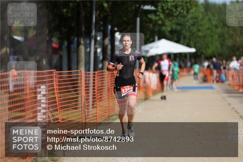 07.09.2025 - 19. Norderstedt Triathlon Michael Strokosch http://msf.ph/oto/8742893 07.09.2025 11:55:46 Laufen 1390 meine-sportfotos.de
