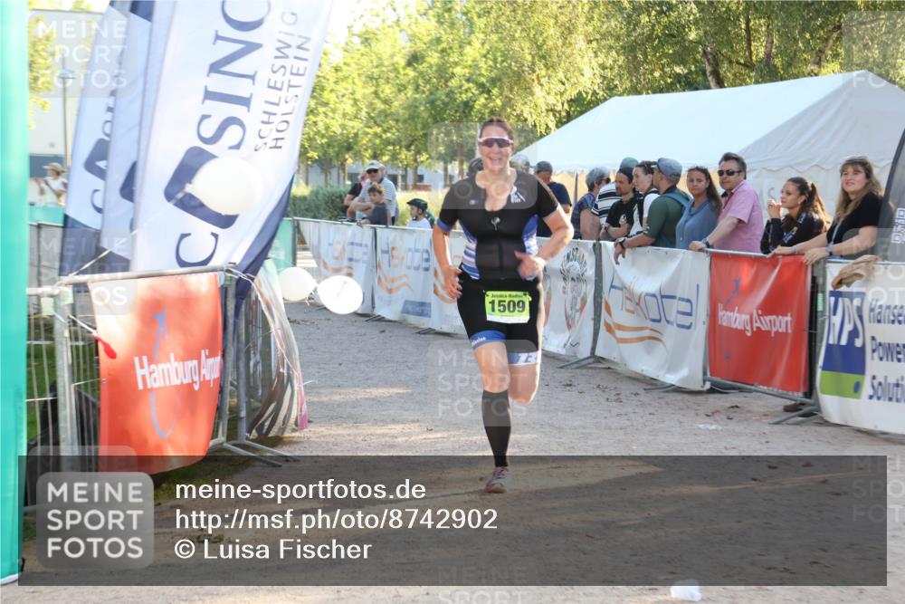 07.09.2025 - 19. Norderstedt Triathlon Luisa Fischer http://msf.ph/oto/8742902 07.09.2025 17:02:35 Ziel 1509 meine-sportfotos.de