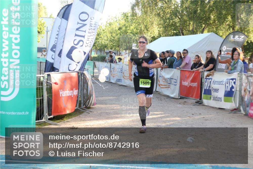 07.09.2025 - 19. Norderstedt Triathlon Luisa Fischer http://msf.ph/oto/8742916 07.09.2025 17:02:36 Ziel 1509 meine-sportfotos.de