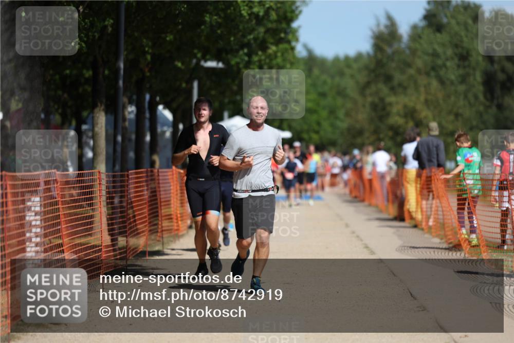 07.09.2025 - 19. Norderstedt Triathlon Michael Strokosch http://msf.ph/oto/8742919 07.09.2025 12:33:14 Laufen 801, 1223, 1241 meine-sportfotos.de