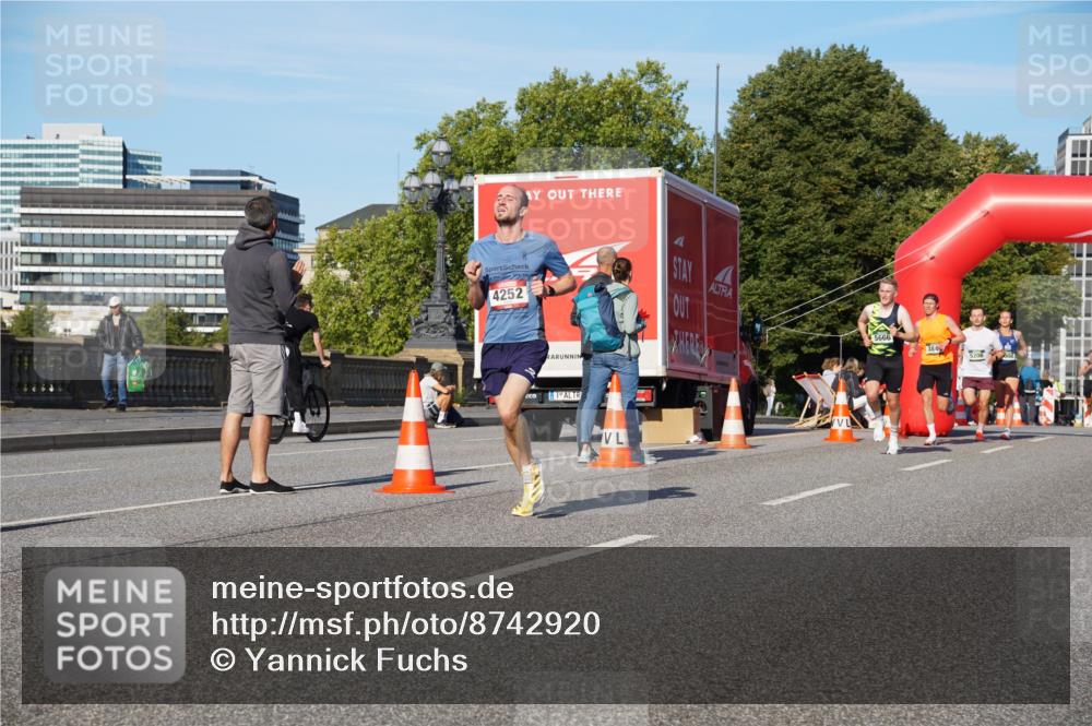 07.09.2025 - BARMER Alsterlauf Yannick Fuchs http://msf.ph/oto/8742920 07.09.2025 09:28:53 Laufen 4252, 5666, 384, 5206 meine-sportfotos.de