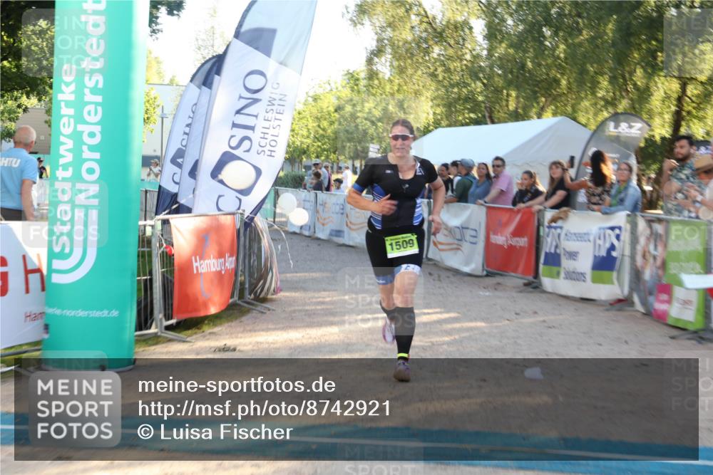 07.09.2025 - 19. Norderstedt Triathlon Luisa Fischer http://msf.ph/oto/8742921 07.09.2025 17:02:37 Ziel 1509 meine-sportfotos.de