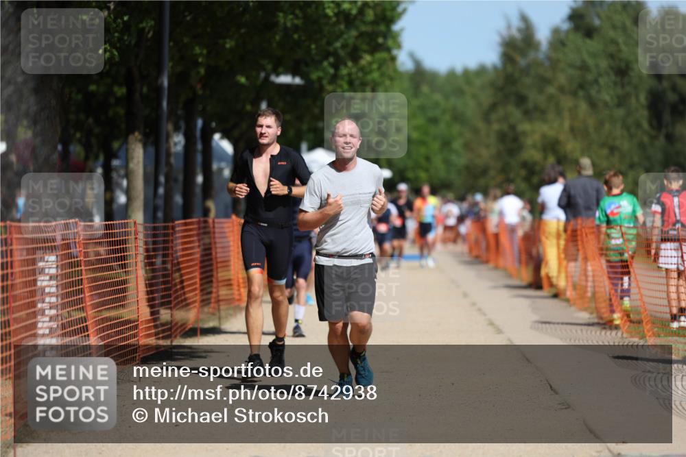 07.09.2025 - 19. Norderstedt Triathlon Michael Strokosch http://msf.ph/oto/8742938 07.09.2025 12:33:14 Laufen 801, 1223, 1241 meine-sportfotos.de