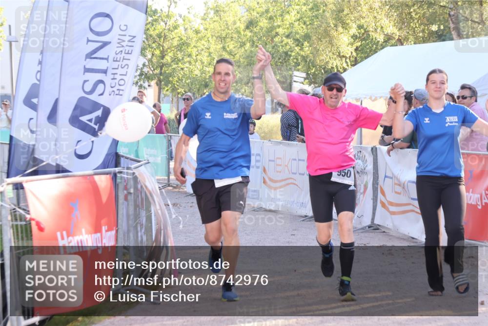 07.09.2025 - 19. Norderstedt Triathlon Luisa Fischer http://msf.ph/oto/8742976 07.09.2025 17:02:49 Ziel 950, 1613 meine-sportfotos.de