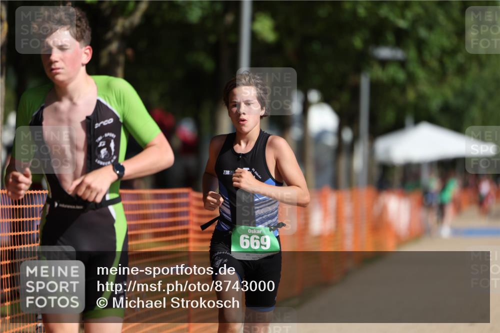 07.09.2025 - 19. Norderstedt Triathlon Michael Strokosch http://msf.ph/oto/8743000 07.09.2025 10:57:25 Laufen 655, 669 meine-sportfotos.de