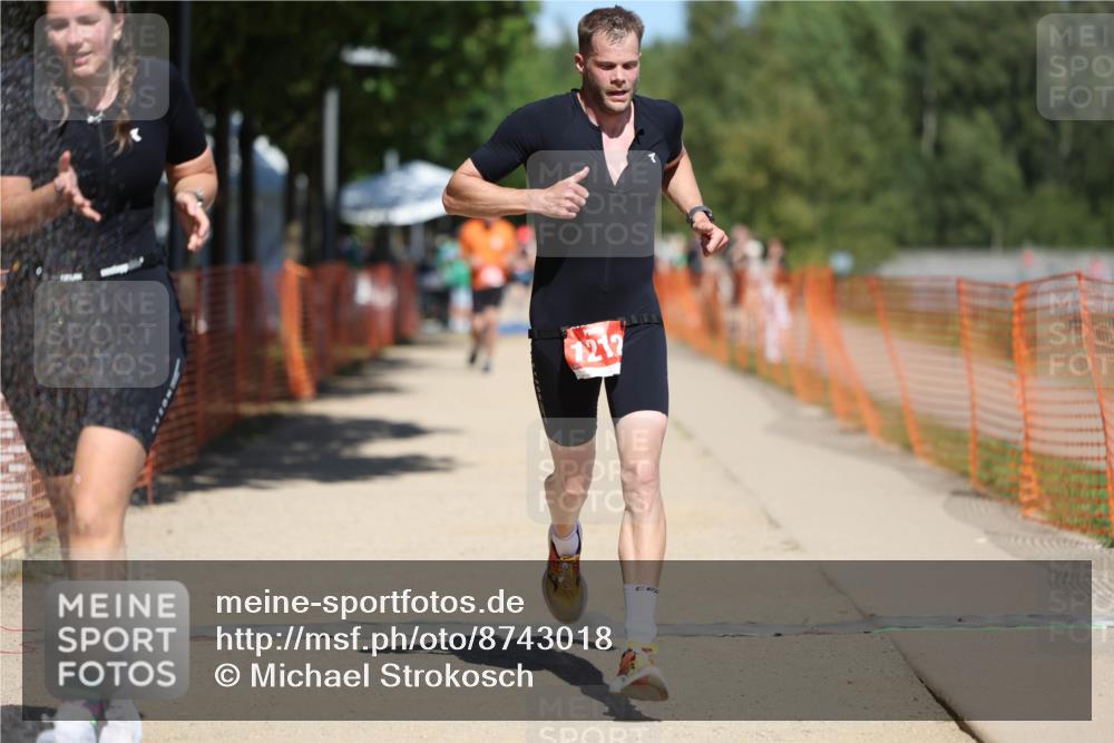 07.09.2025 - 19. Norderstedt Triathlon Michael Strokosch http://msf.ph/oto/8743018 07.09.2025 13:08:31 Laufen 282, 759, 1212 meine-sportfotos.de