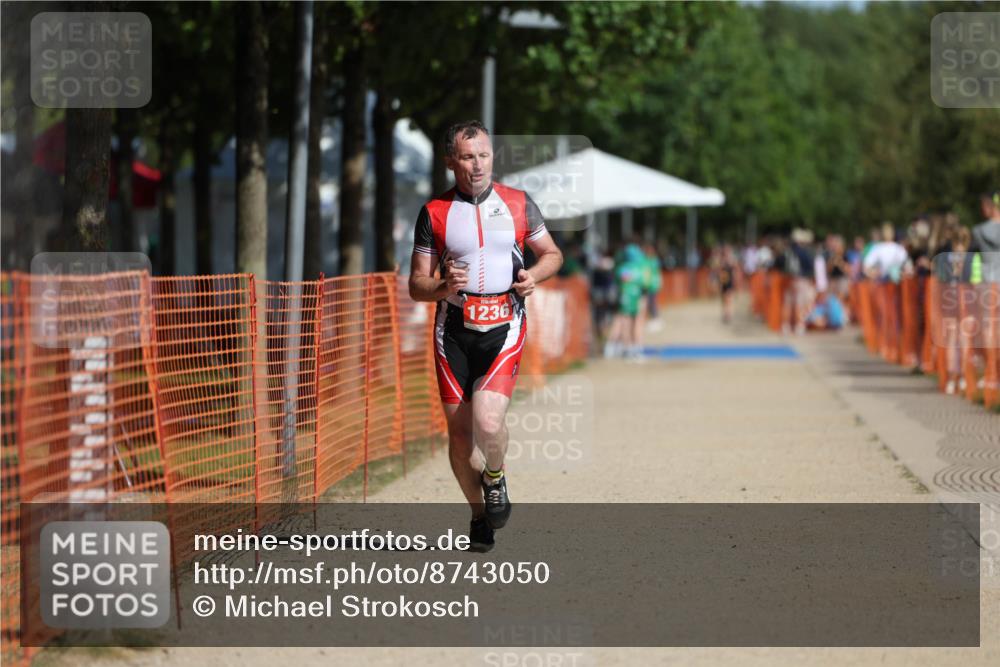 07.09.2025 - 19. Norderstedt Triathlon Michael Strokosch http://msf.ph/oto/8743050 07.09.2025 11:55:54 Laufen 1236 meine-sportfotos.de