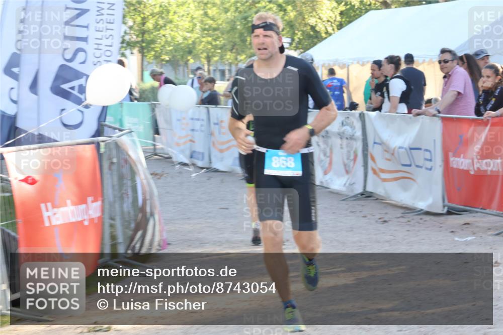 07.09.2025 - 19. Norderstedt Triathlon Luisa Fischer http://msf.ph/oto/8743054 07.09.2025 17:03:04 Ziel 868, 1086 meine-sportfotos.de