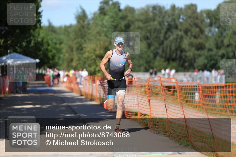 07.09.2025 - 19. Norderstedt Triathlon Michael Strokosch http://msf.ph/oto/8743068 07.09.2025 14:40:55 Laufen 988, 1037 meine-sportfotos.de