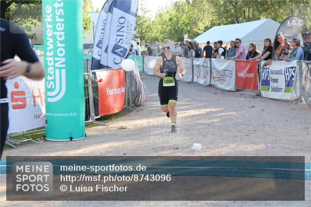 07.09.2025 - 19. Norderstedt Triathlon Luisa Fischer http://msf.ph/oto/8743096 07.09.2025 17:03:06 Ziel 868, 1086 meine-sportfotos.de