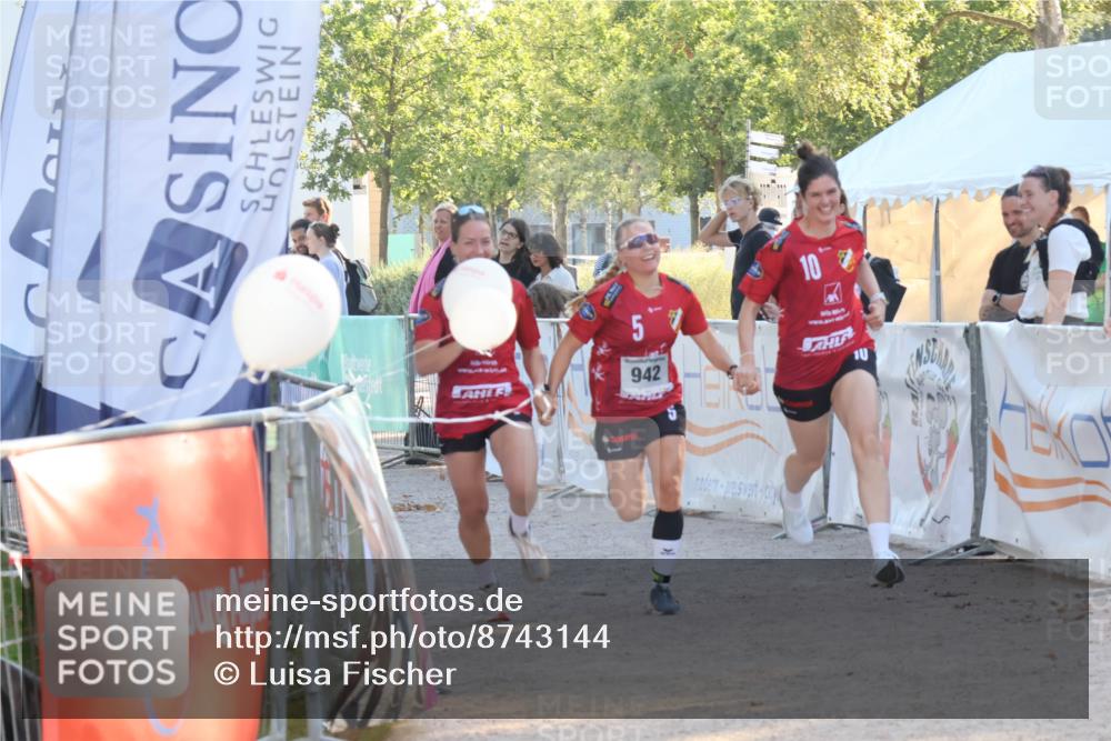 07.09.2025 - 19. Norderstedt Triathlon Luisa Fischer http://msf.ph/oto/8743144 07.09.2025 17:04:09 Ziel 942 meine-sportfotos.de