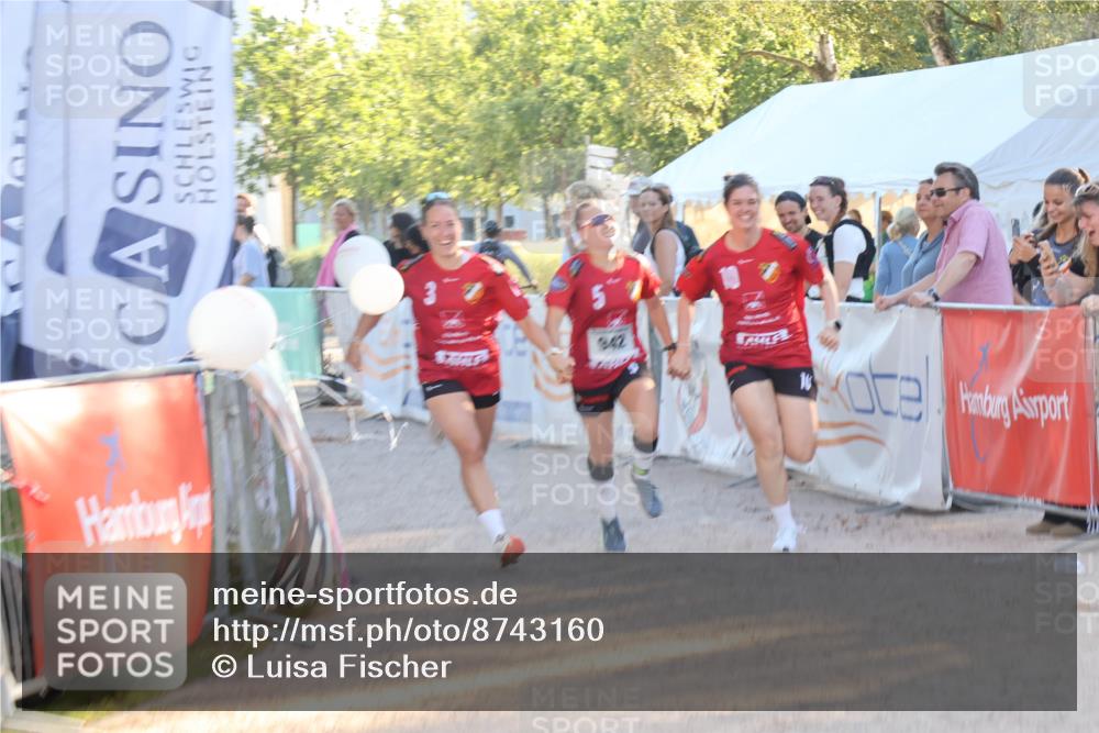 07.09.2025 - 19. Norderstedt Triathlon Luisa Fischer http://msf.ph/oto/8743160 07.09.2025 17:04:09 Ziel 942 meine-sportfotos.de