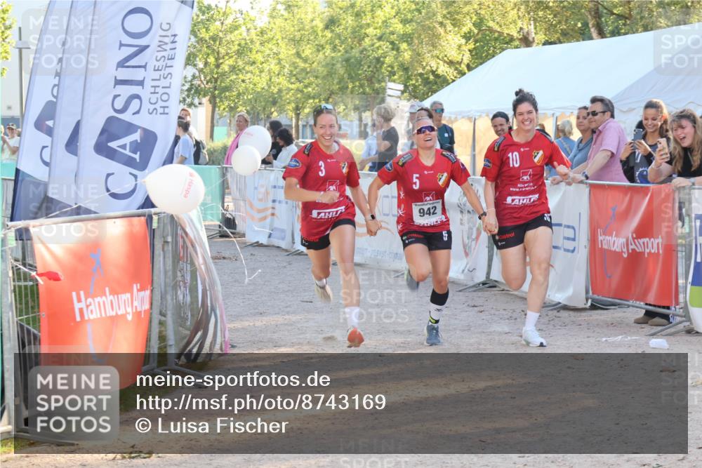 07.09.2025 - 19. Norderstedt Triathlon Luisa Fischer http://msf.ph/oto/8743169 07.09.2025 17:04:09 Ziel 942 meine-sportfotos.de