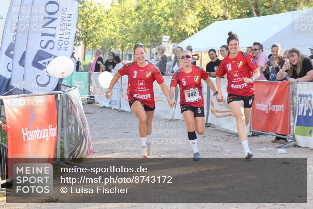 07.09.2025 - 19. Norderstedt Triathlon Luisa Fischer http://msf.ph/oto/8743172 07.09.2025 17:04:10 Ziel 942 meine-sportfotos.de
