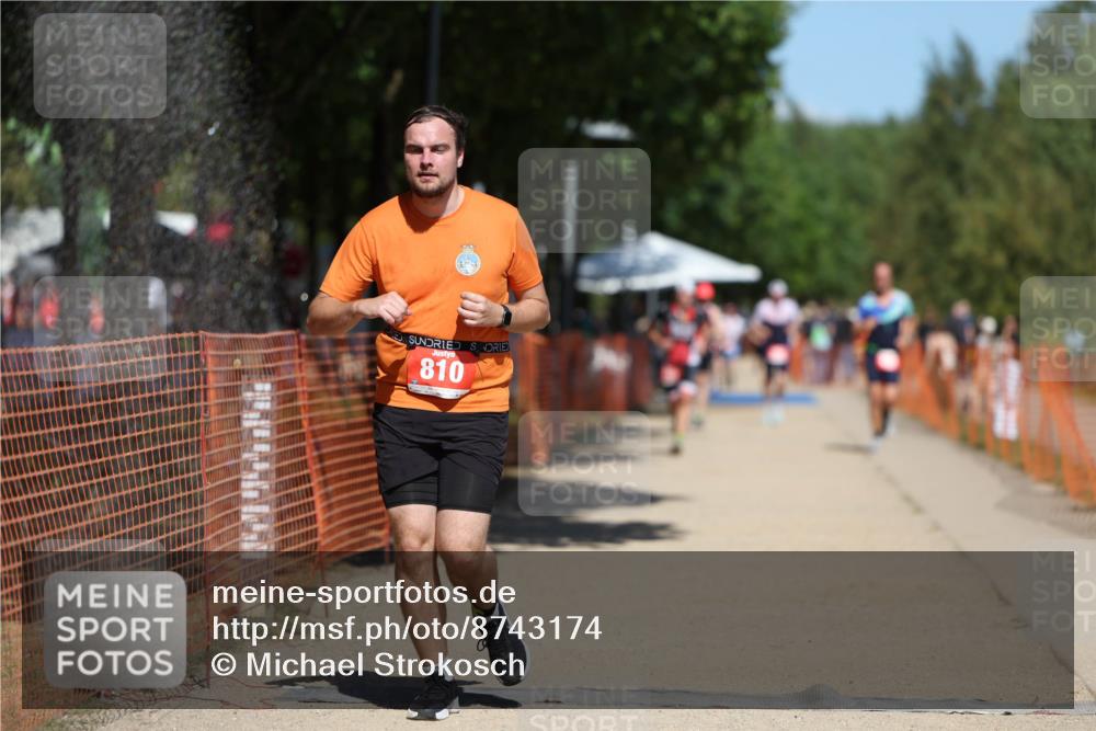 07.09.2025 - 19. Norderstedt Triathlon Michael Strokosch http://msf.ph/oto/8743174 07.09.2025 13:08:43 Laufen 713, 810 meine-sportfotos.de