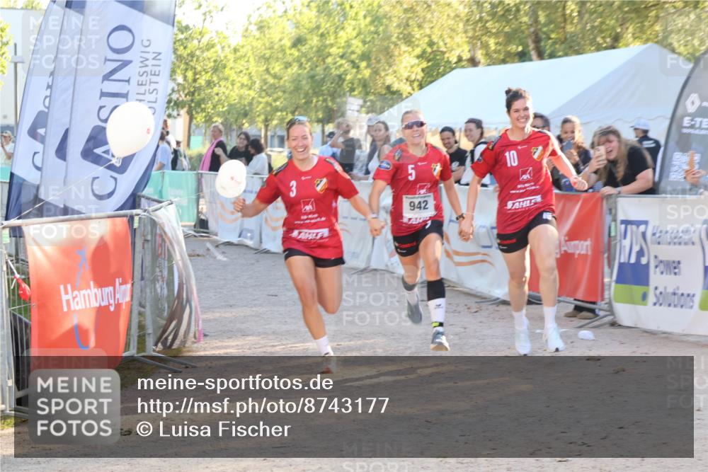 07.09.2025 - 19. Norderstedt Triathlon Luisa Fischer http://msf.ph/oto/8743177 07.09.2025 17:04:10 Ziel 942 meine-sportfotos.de