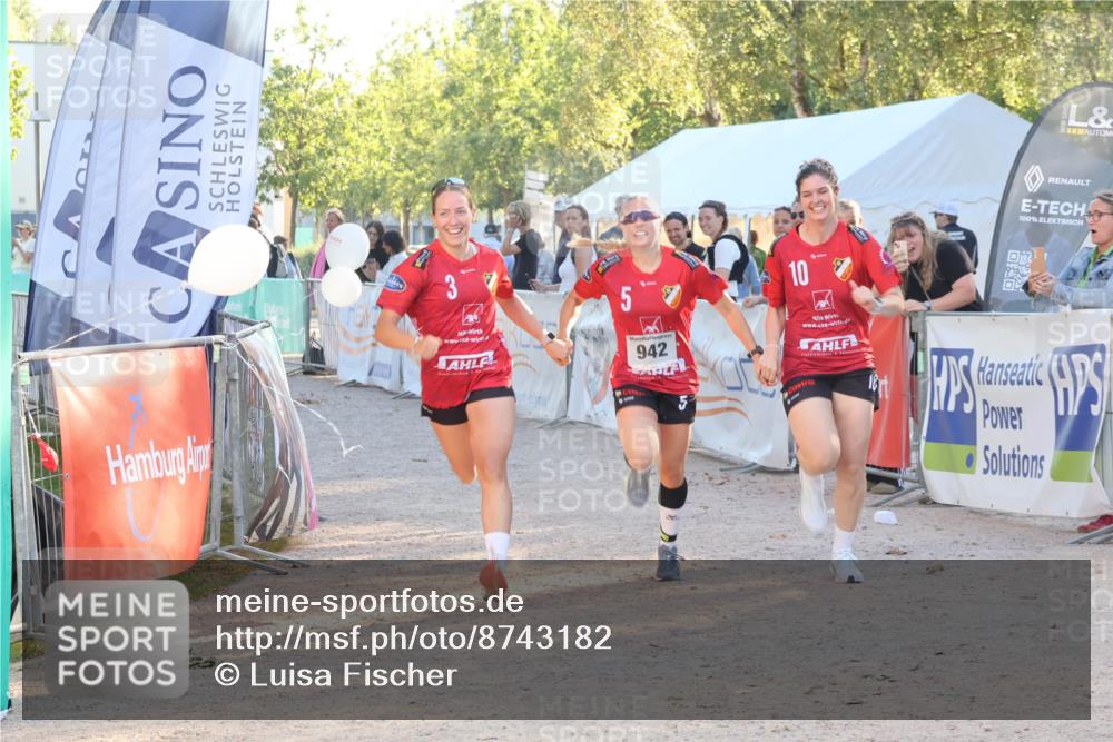07.09.2025 - 19. Norderstedt Triathlon Luisa Fischer http://msf.ph/oto/8743182 07.09.2025 17:04:10 Ziel 942 meine-sportfotos.de