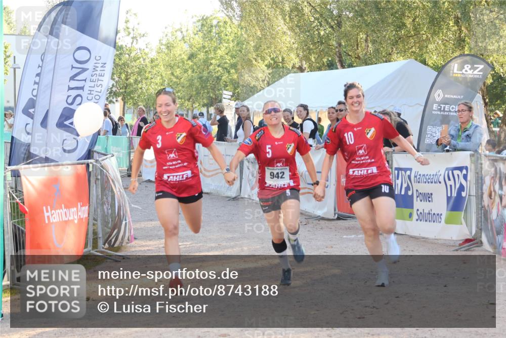07.09.2025 - 19. Norderstedt Triathlon Luisa Fischer http://msf.ph/oto/8743188 07.09.2025 17:04:10 Ziel 942 meine-sportfotos.de