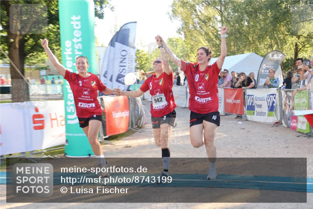 07.09.2025 - 19. Norderstedt Triathlon Luisa Fischer http://msf.ph/oto/8743199 07.09.2025 17:04:11 Ziel 942 meine-sportfotos.de