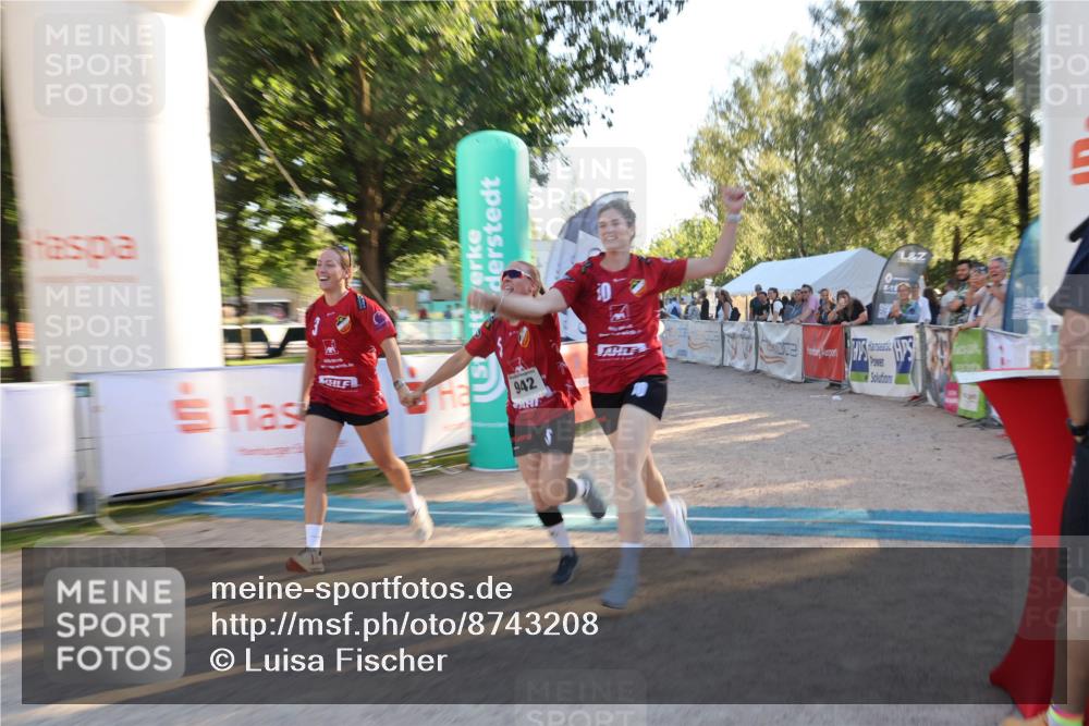 07.09.2025 - 19. Norderstedt Triathlon Luisa Fischer http://msf.ph/oto/8743208 07.09.2025 17:04:12 Ziel 942 meine-sportfotos.de
