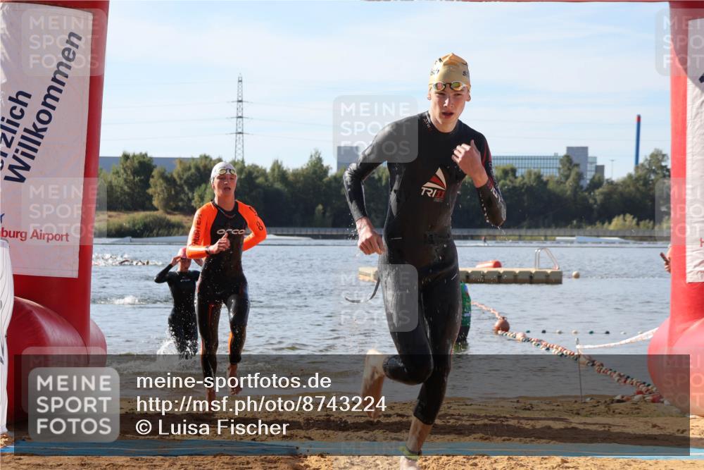 07.09.2025 - 19. Norderstedt Triathlon Luisa Fischer http://msf.ph/oto/8743224 07.09.2025 10:21:04 Schwimmen 654, 657, 675, 677 meine-sportfotos.de
