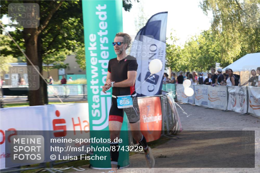 07.09.2025 - 19. Norderstedt Triathlon Luisa Fischer http://msf.ph/oto/8743229 07.09.2025 17:05:44 Ziel 885 meine-sportfotos.de