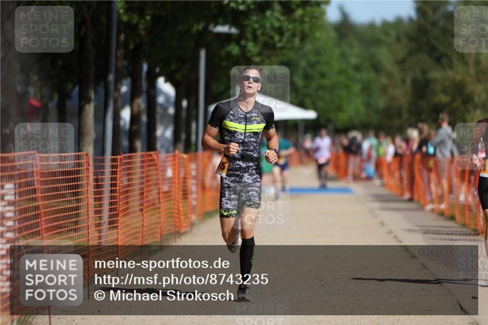 07.09.2025 - 19. Norderstedt Triathlon Michael Strokosch http://msf.ph/oto/8743235 07.09.2025 11:56:27 Laufen 1155, 1175 meine-sportfotos.de