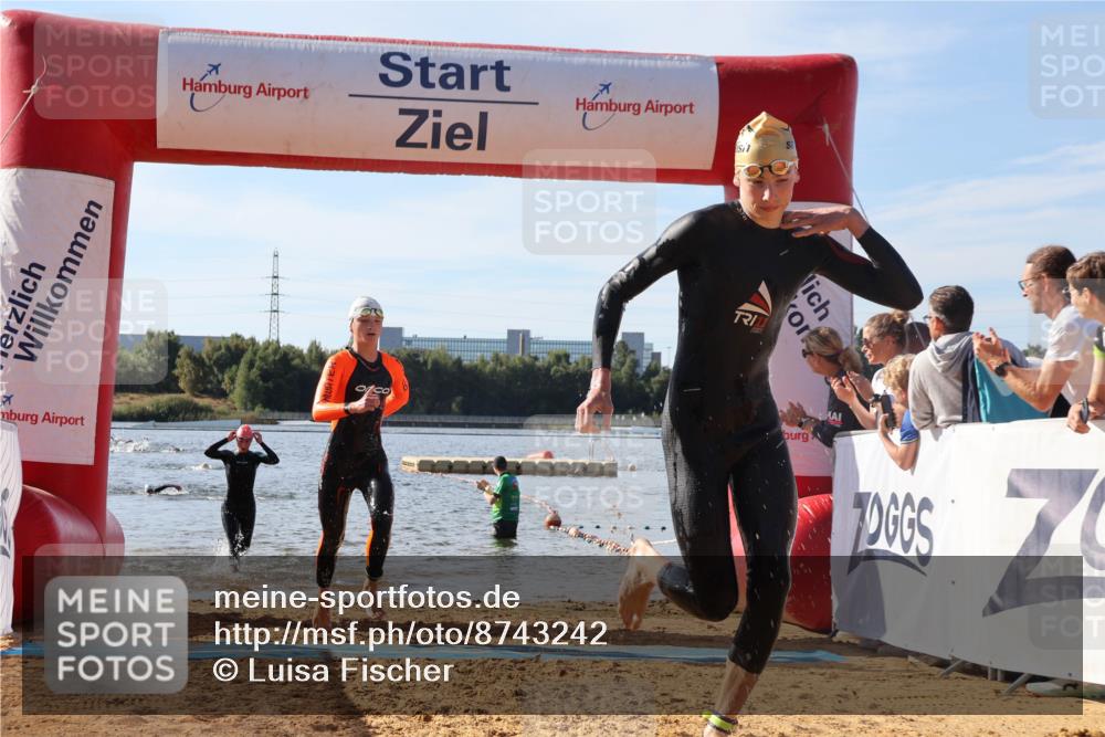 07.09.2025 - 19. Norderstedt Triathlon Luisa Fischer http://msf.ph/oto/8743242 07.09.2025 10:21:05 Schwimmen 657, 675, 677 meine-sportfotos.de