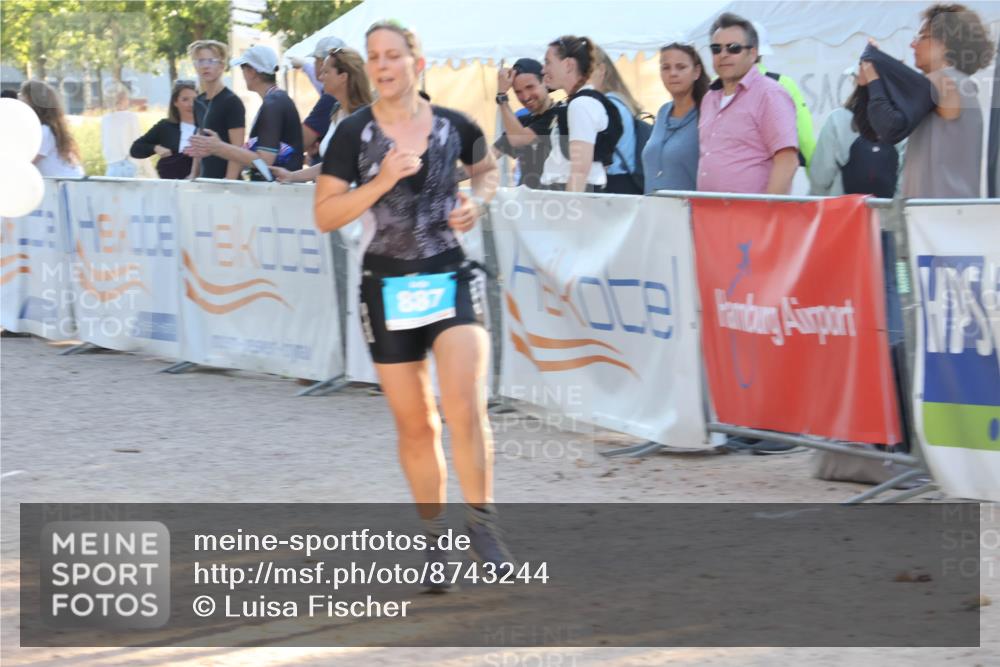 07.09.2025 - 19. Norderstedt Triathlon Luisa Fischer http://msf.ph/oto/8743244 07.09.2025 17:05:52 Ziel 887 meine-sportfotos.de
