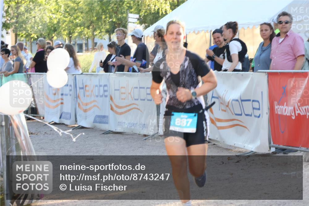 07.09.2025 - 19. Norderstedt Triathlon Luisa Fischer http://msf.ph/oto/8743247 07.09.2025 17:05:52 Ziel 887 meine-sportfotos.de