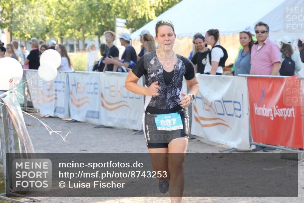 07.09.2025 - 19. Norderstedt Triathlon Luisa Fischer http://msf.ph/oto/8743253 07.09.2025 17:05:53 Ziel 887 meine-sportfotos.de