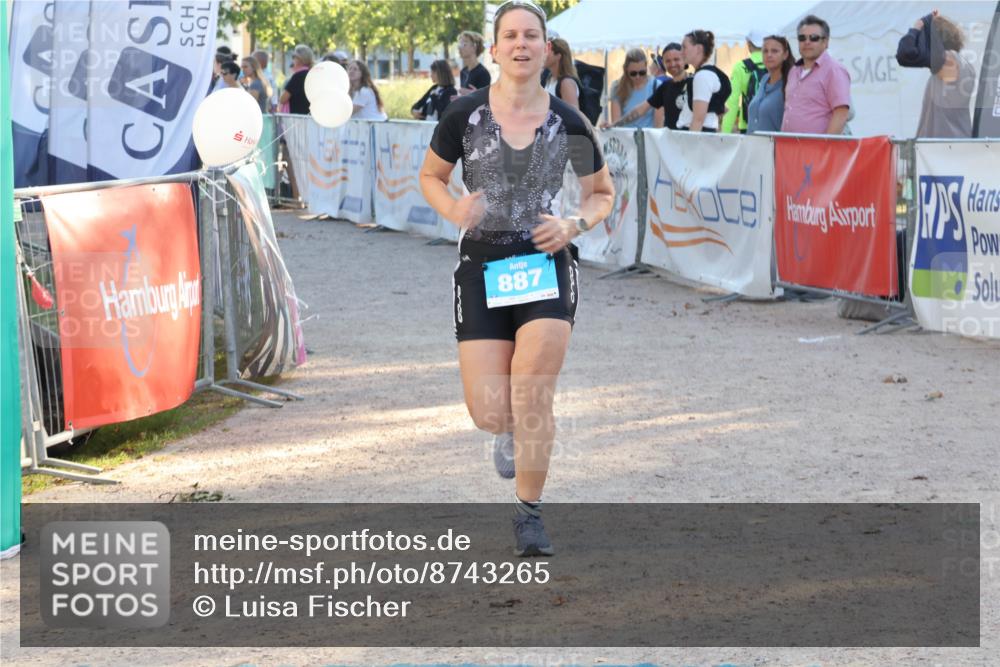 07.09.2025 - 19. Norderstedt Triathlon Luisa Fischer http://msf.ph/oto/8743265 07.09.2025 17:05:53 Ziel 887 meine-sportfotos.de