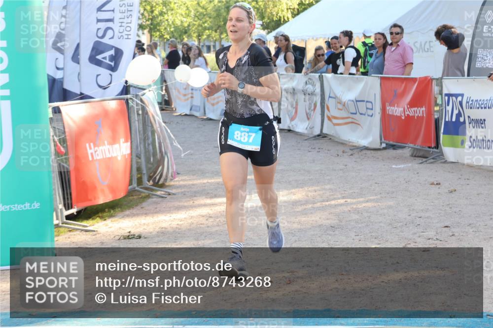 07.09.2025 - 19. Norderstedt Triathlon Luisa Fischer http://msf.ph/oto/8743268 07.09.2025 17:05:54 Ziel 887 meine-sportfotos.de