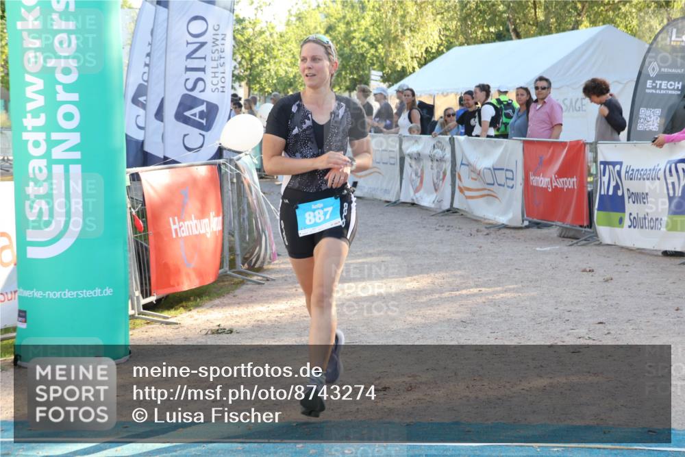 07.09.2025 - 19. Norderstedt Triathlon Luisa Fischer http://msf.ph/oto/8743274 07.09.2025 17:05:54 Ziel 887 meine-sportfotos.de