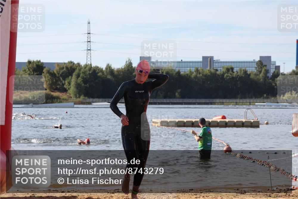07.09.2025 - 19. Norderstedt Triathlon Luisa Fischer http://msf.ph/oto/8743279 07.09.2025 10:21:08 Schwimmen 657, 675, 677 meine-sportfotos.de