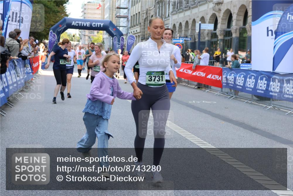 07.09.2025 - BARMER Alsterlauf Strokosch-Dieckow http://msf.ph/oto/8743280 07.09.2025 10:17:59 Ziel 2255, 2488, 2571, 2575, 2715, 3021, 3052, 3138, 3139, 3478, 3993, 4293, 4343, 4661, 5403, 5405, 8021 meine-sportfotos.de