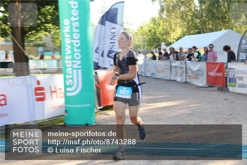 07.09.2025 - 19. Norderstedt Triathlon Luisa Fischer http://msf.ph/oto/8743288 07.09.2025 17:05:54 Ziel 887 meine-sportfotos.de