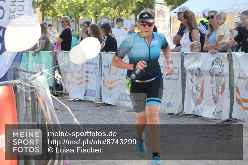 07.09.2025 - 19. Norderstedt Triathlon Luisa Fischer http://msf.ph/oto/8743299 07.09.2025 17:05:58 Ziel 887, 1108 meine-sportfotos.de