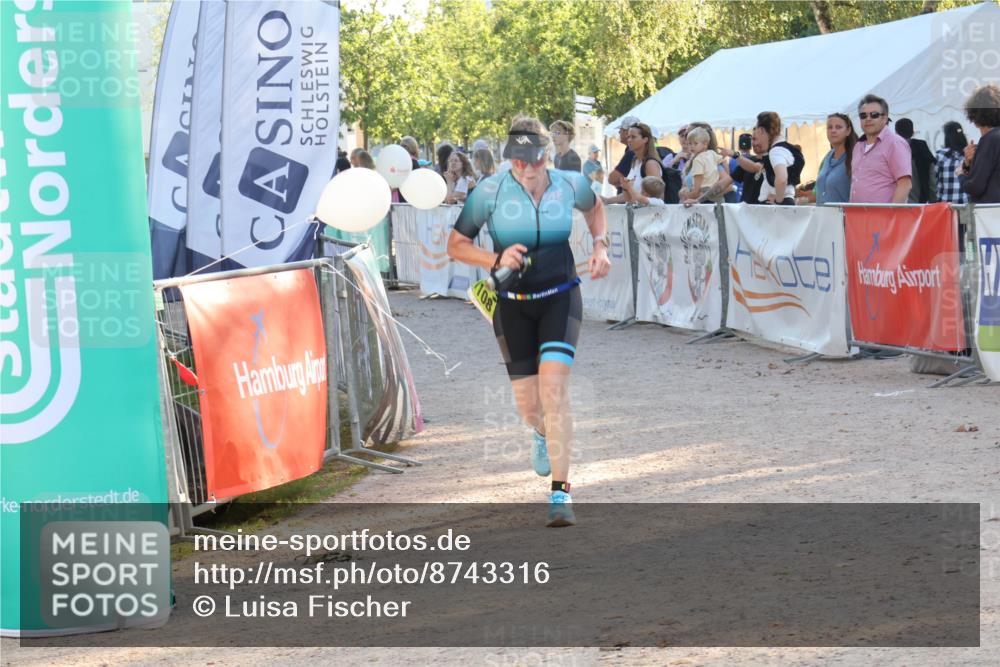 07.09.2025 - 19. Norderstedt Triathlon Luisa Fischer http://msf.ph/oto/8743316 07.09.2025 17:05:59 Ziel 887, 1108 meine-sportfotos.de