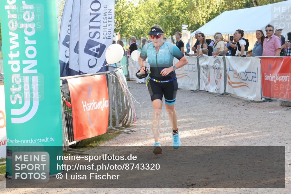 07.09.2025 - 19. Norderstedt Triathlon Luisa Fischer http://msf.ph/oto/8743320 07.09.2025 17:05:59 Ziel 887, 1108 meine-sportfotos.de
