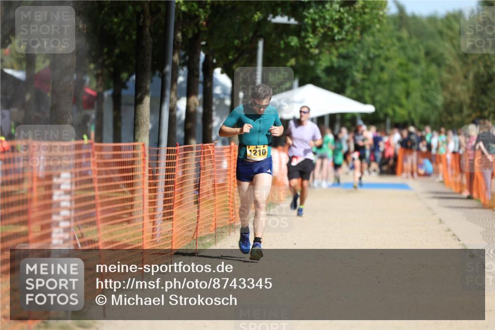 07.09.2025 - 19. Norderstedt Triathlon Michael Strokosch http://msf.ph/oto/8743345 07.09.2025 11:56:37 Laufen 1210 meine-sportfotos.de