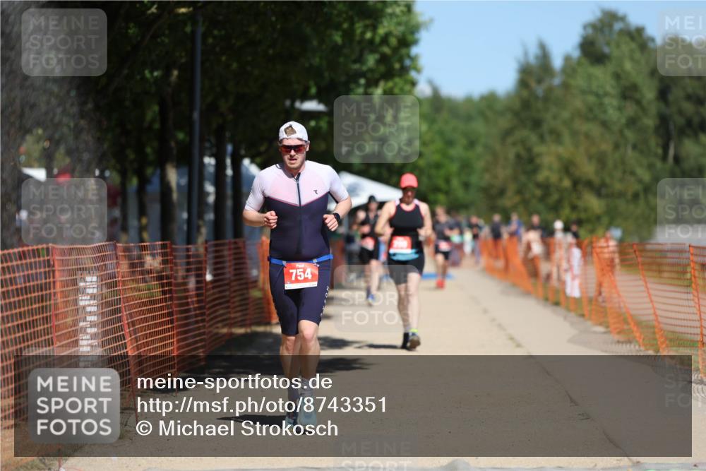 07.09.2025 - 19. Norderstedt Triathlon Michael Strokosch http://msf.ph/oto/8743351 07.09.2025 13:08:55 Laufen 220, 290, 713, 754 meine-sportfotos.de