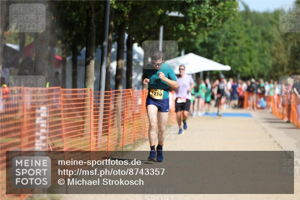 07.09.2025 - 19. Norderstedt Triathlon Michael Strokosch http://msf.ph/oto/8743357 07.09.2025 11:56:38 Laufen 1210 meine-sportfotos.de