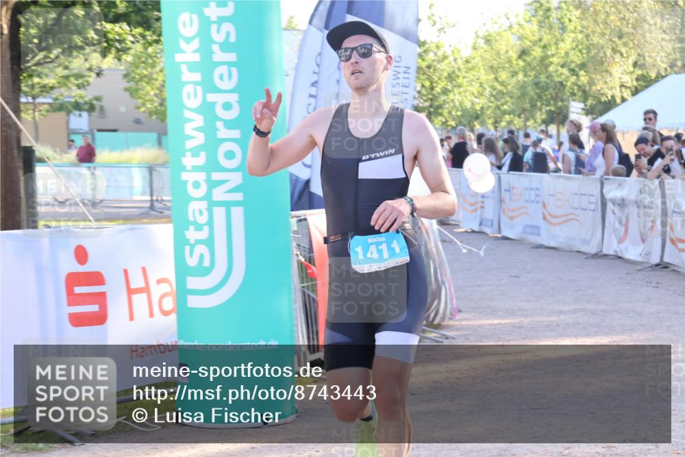 07.09.2025 - 19. Norderstedt Triathlon Luisa Fischer http://msf.ph/oto/8743443 07.09.2025 17:06:31 Ziel 1411 meine-sportfotos.de