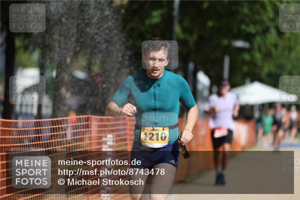 07.09.2025 - 19. Norderstedt Triathlon Michael Strokosch http://msf.ph/oto/8743478 07.09.2025 11:56:42 Laufen 1210, 1274 meine-sportfotos.de