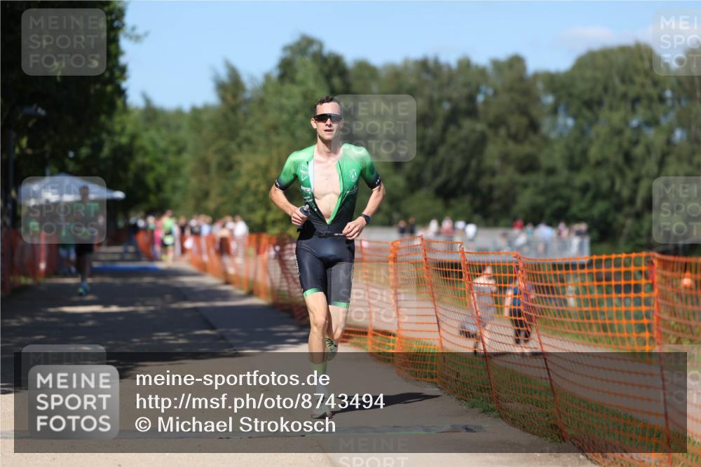 07.09.2025 - 19. Norderstedt Triathlon Michael Strokosch http://msf.ph/oto/8743494 07.09.2025 14:42:30 Laufen 993, 1014, 1015 meine-sportfotos.de