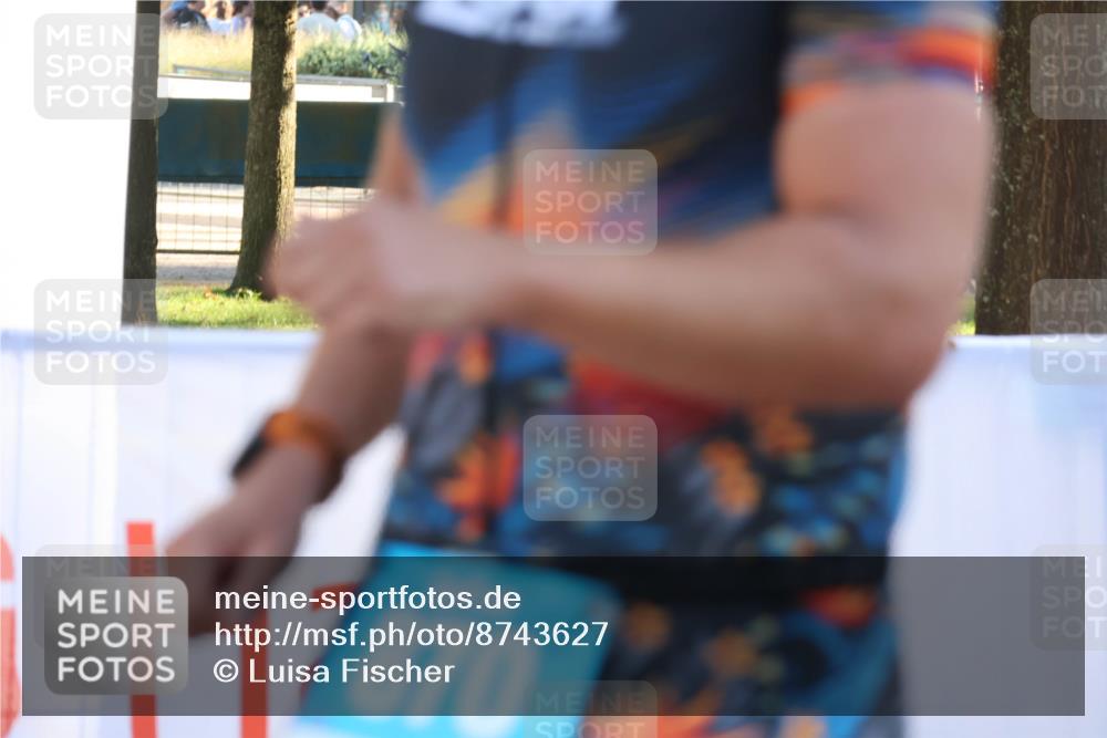 07.09.2025 - 19. Norderstedt Triathlon Luisa Fischer http://msf.ph/oto/8743627 07.09.2025 17:07:46 Ziel 870, 902 meine-sportfotos.de