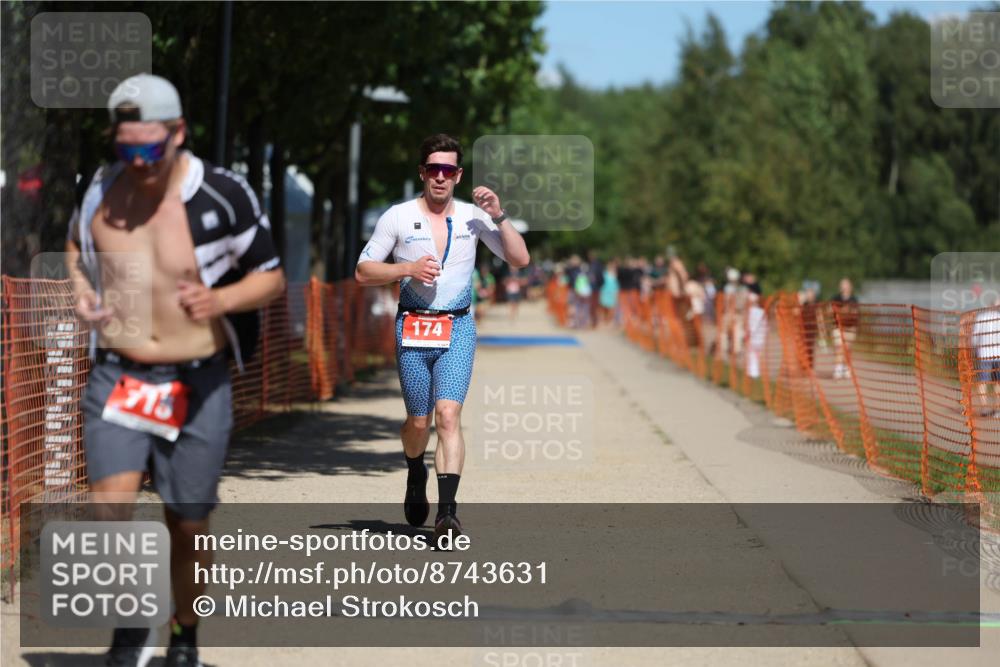 07.09.2025 - 19. Norderstedt Triathlon Michael Strokosch http://msf.ph/oto/8743631 07.09.2025 13:09:09 Laufen 174, 277, 715, 1373 meine-sportfotos.de