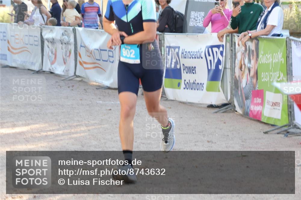07.09.2025 - 19. Norderstedt Triathlon Luisa Fischer http://msf.ph/oto/8743632 07.09.2025 17:07:47 Ziel 870, 902 meine-sportfotos.de